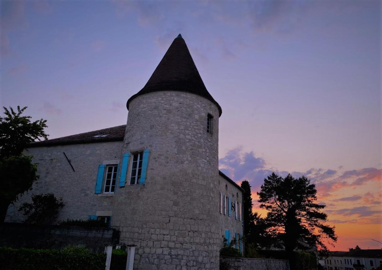 Un Petit Chateau Lauzun エクステリア 写真