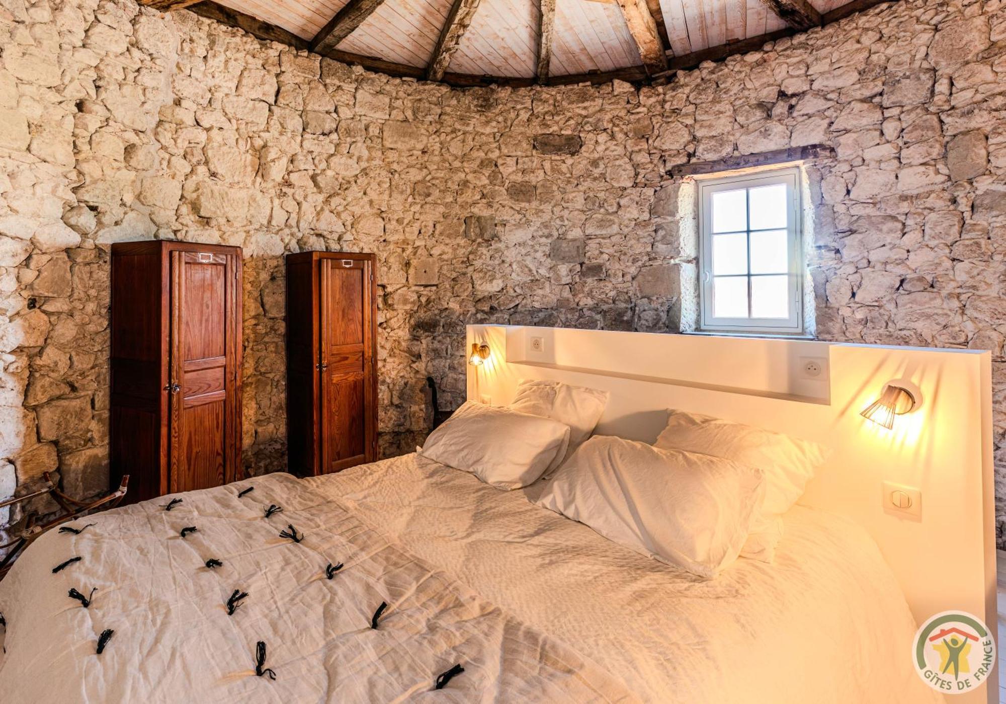 Un Petit Chateau Lauzun エクステリア 写真