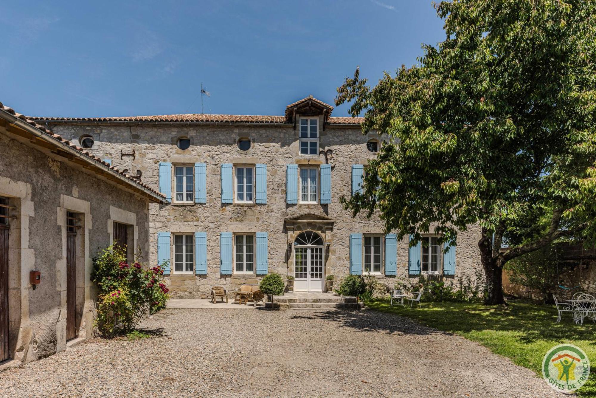 Un Petit Chateau Lauzun エクステリア 写真