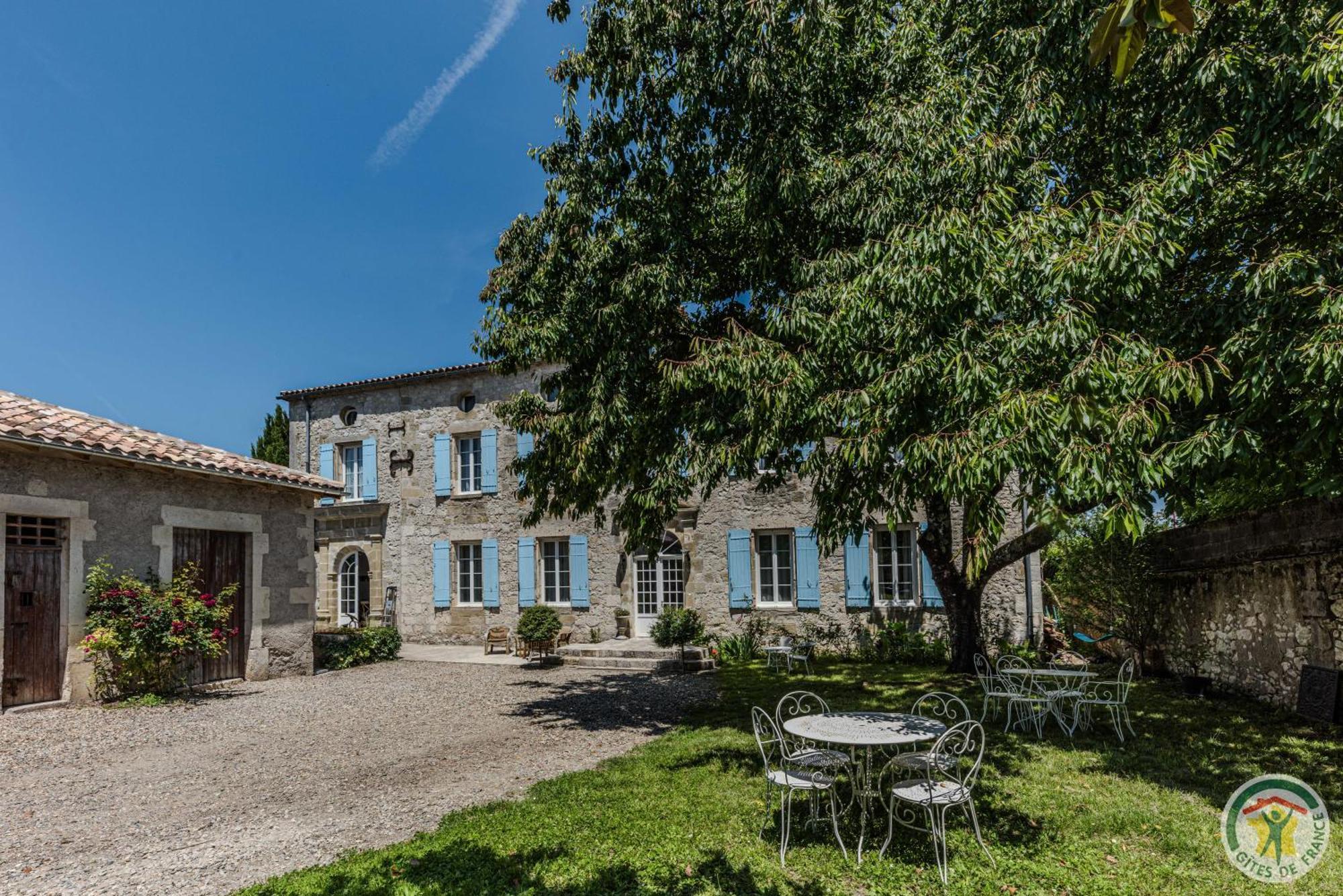 Un Petit Chateau Lauzun エクステリア 写真